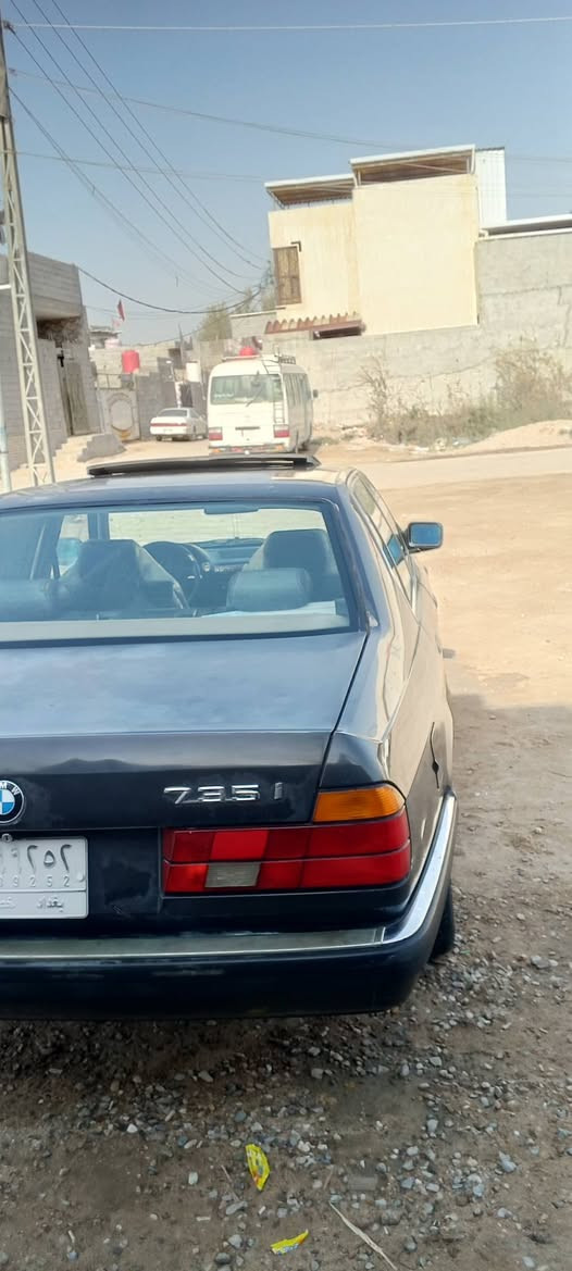 BMW 735i موديل 1992
سياره بلاديه وجاهزه 
ترهم بيع او مراوس 
مكاني بصره ***********
