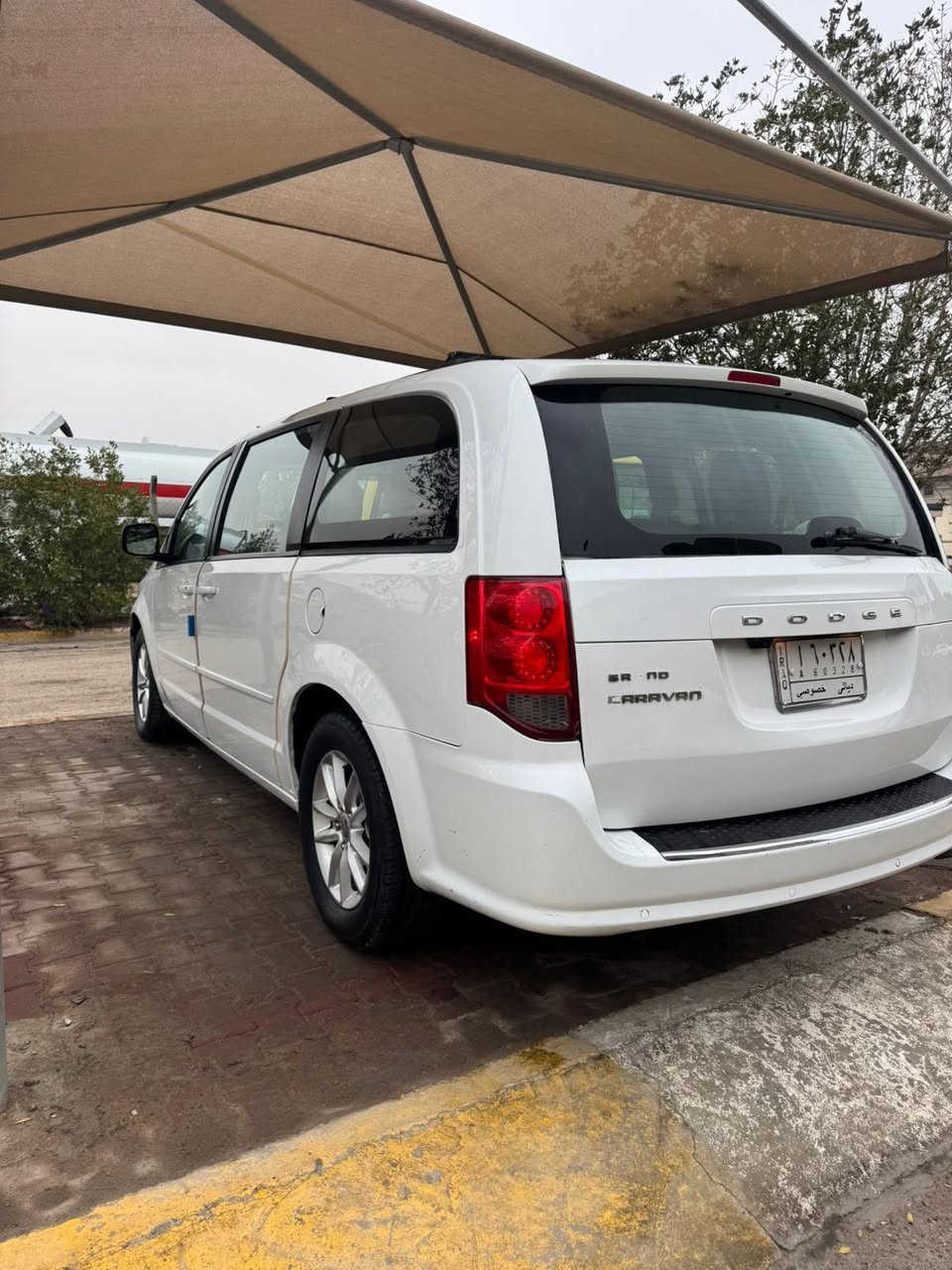 دوج كرفان للبيع موديل ٢٠١٢  وارد أمريكي محرك ٣٦٠٠ سيارة نظيفه وجاهزه كل نقص مابيها محرك وكير وتبريد على وضع الشركة حادثها بنيد وجاملغ بدون دواخل وهنا صار بيها مكانات صبغ أبيع صبغ حزام بدون دواخل رقم ديالى مشروع وطني تحويل ثاني يوم سيارة جاهزة وين يعجبك طلع بيها برغي نقص مابيها سعرها ٩٨ ورقه ومكان السيارة بغداد البلديات ***********
