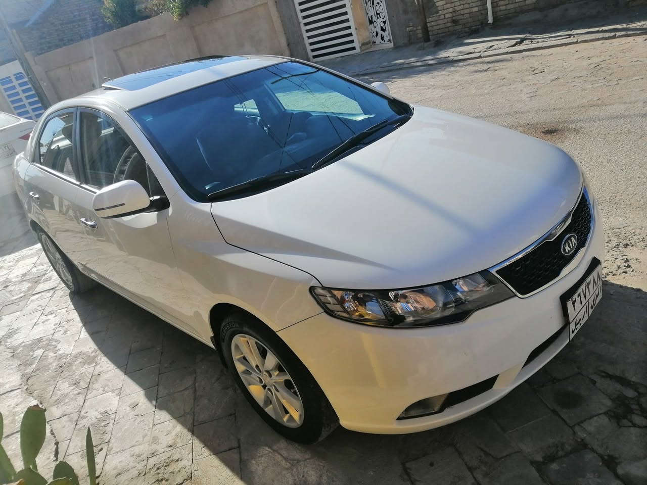 سيراتو 2012 فول مواصفات
بصمة تشغيل وابواب + 2بصمات البلادية وياهه
فتحه
فول تحكم ستيرن +شفتات
شاشة اندرويد +كاميرا دواره + داش كام
حساسات خلفية 
4 دسك +ABS
5 ويل كب
مرايا شفط + اشارة لد
محرك وكير ع وضع الشركة بدون فتح ولا تبخير
حدادية جديدة
منظومة تبريد وتدفئة جديدة
السيارة جاهزة من كل النواحي ومكفوله فقط جاملغ امامي مرخه بدون صبغ سعر ب 115$ وبيها مجال مكاني النجف
***********
