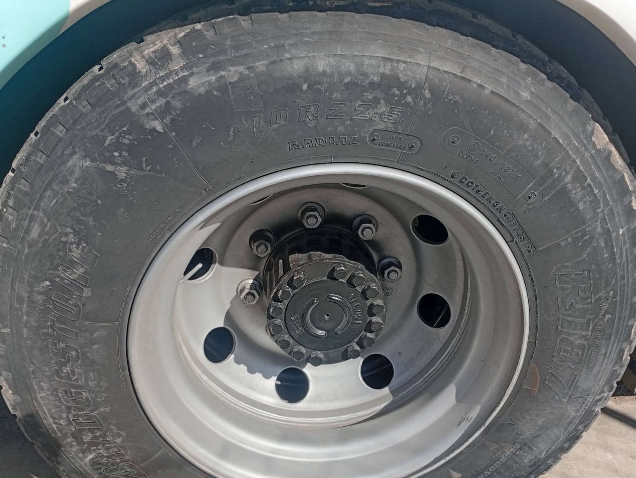 السلام عليكم لبيع تايرات باص كروه 
عالي 
5تايرات 
مكان بلد


**إذا كنت صاحب هذا الإعلان وتريد حذفه لأي سبب، رجاءا أرسل رسالة إلى الدعم الفني**