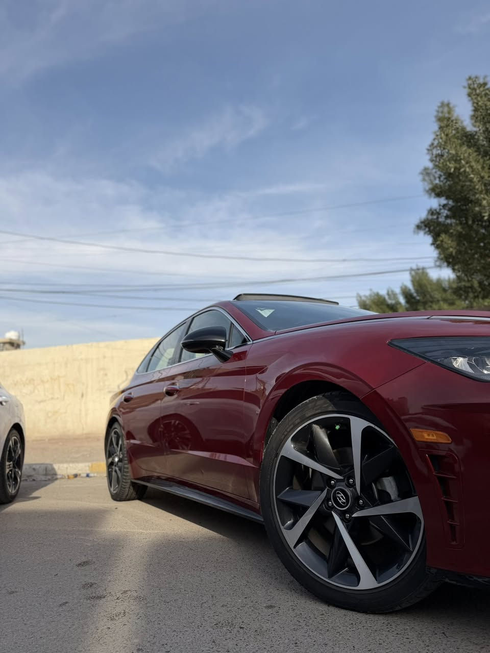 سوناتا موديل 2023 فئةفول 

ماشيه :31الف كيلو

حادثهة كلش خفيف موضح بل صور بدون ايرباك 

سعر 197ورقة 

*********** بي واتساب

  مواصفات

تشغل عن بعد  

تبريد قطعتين

رقم اربيل  تحويل وكالة حاضر حجم المحرك 1600تيربو  صاروخ 🚀 

بصمة ابواب لمس + تشغيل + صندوق

بانوراما ( فتحة سقف ) + بردة سقف كهربائي 

كشنات جلد

كشن كهرباء 

كشنات تدفئة 

رادرات امامي وخلفي وجانبي + توقف تلقائي

اشاير في المري + نقطه عمياء في المري

شاشة الحجم الكبير 12 انج + تحكم عام على السياره

سستم صوت BOSE الصوت 12 سماعة و دمام 2

اوتو هولد للتوقف في الازدحامات

شاحنة طوارئ شحن سريع

منفذ USB امامي خلفي 

شفتات في الاستيرن 

نظام الترحيب عنده الاقتراب داخل وخارج السياره

4 وضعيات قياده + تغير اللون في الدشبول 

نظام تحديد المسار 

مثبت سرعه 

نظام مستشعرات في الباب من تنفتح الباب تتوقف السياره 

كير 8 نمر دبل گلج

السيارة مكانها : الدورة شارع 60
