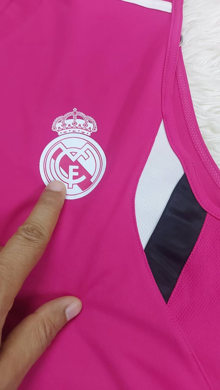 كيمونه اصلي ريال مدريد
قياس لارج 
يوجود توصيل


**إذا كنت صاحب هذا الإعلان وتريد حذفه لأي سبب، رجاءا أرسل رسالة إلى الدعم الفني**