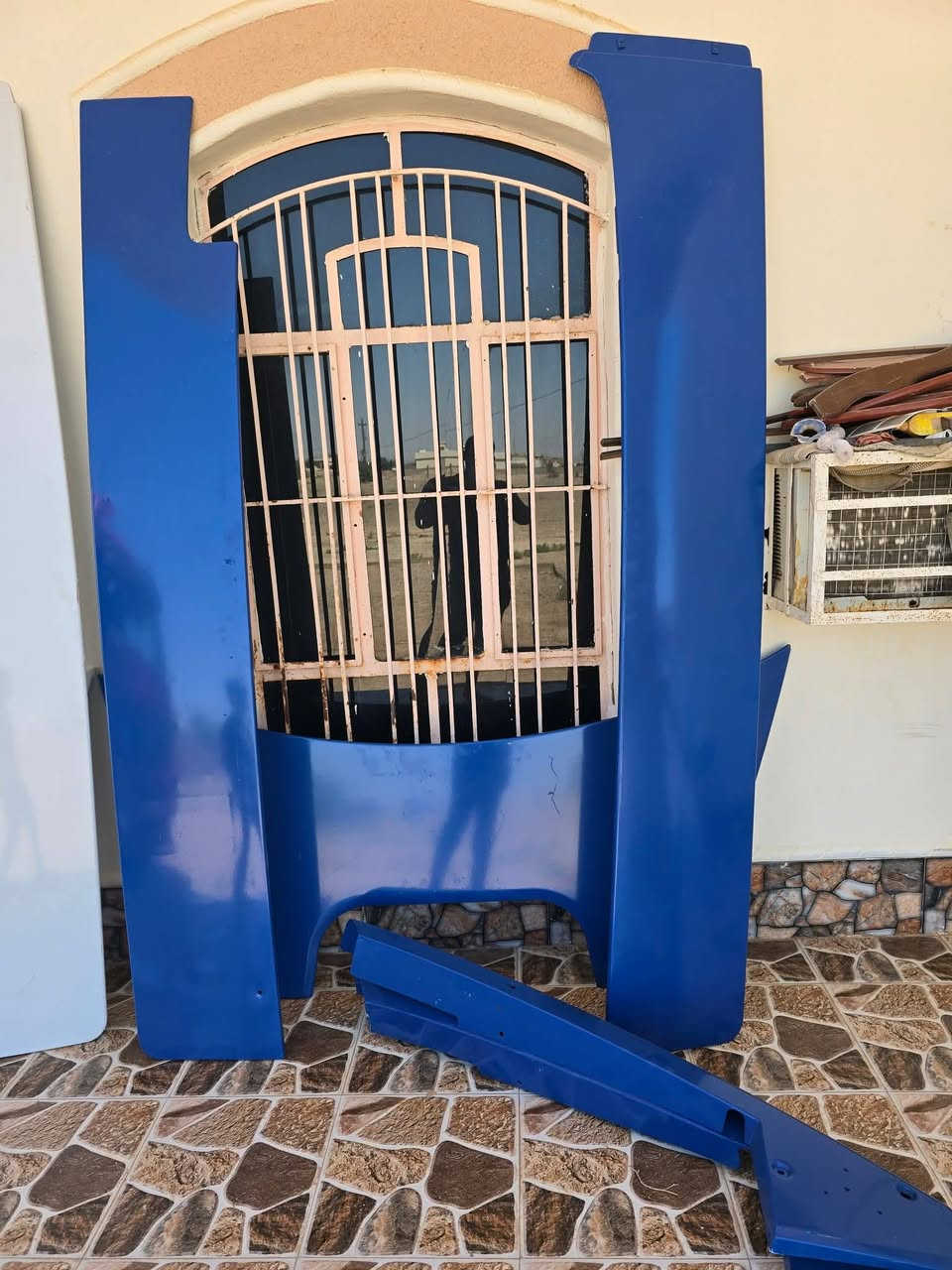 كاسحه وزعانف تخم كامل الماني
فلوجه ***********
سعر  ٣٥٠ دولار
