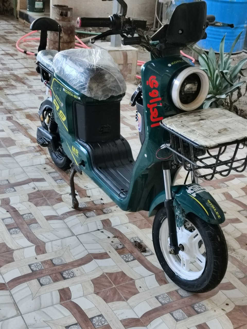 السلام عليكم دراجة آر 9 للبيع موديل 2025 بطاريات دبل الكبار أربع سرع دبل إشارة كاملة الدراجة مكملة السعر المطلوب 390 وبيها مجال لطيبين  ***********

