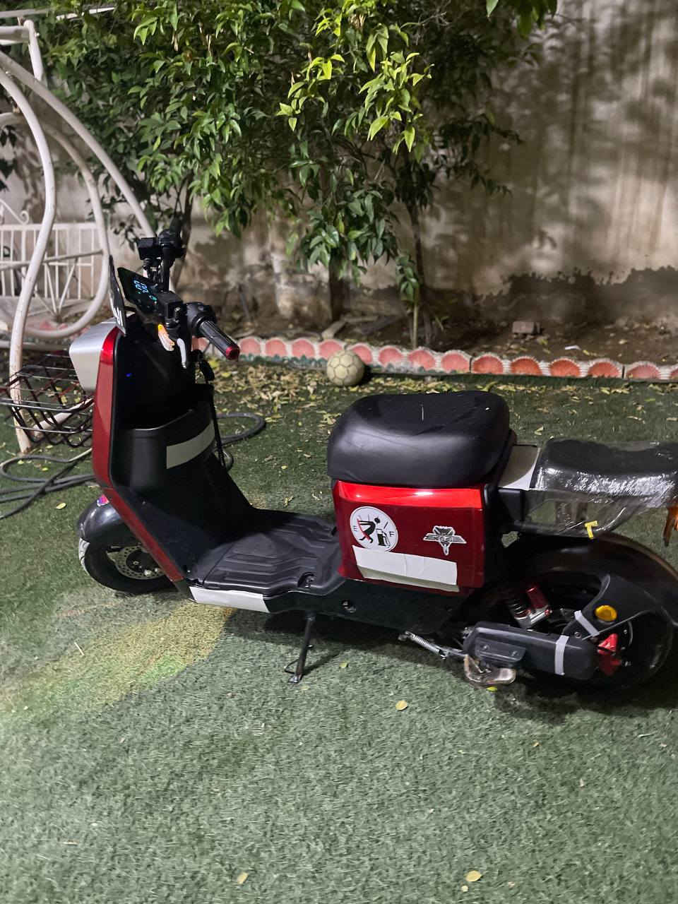 دراجه شحن للبيع نوع(R7) موديل(2025) فول مواصفات لايت عالي وناصي إشارات لكزز دراجه جديد  R رجوع للخلف بطاريات  عدد 5 ملف 1700 حقيقي سرعة بالشاشه 99 سرعه حقيقي 65 تايرات جديد بريكات دسك رياضي سماعة بلوتوث MB3بلادي نضافه 100%سعر375 وبي مجال للطيبين التواصل خاص او الرقم***********
