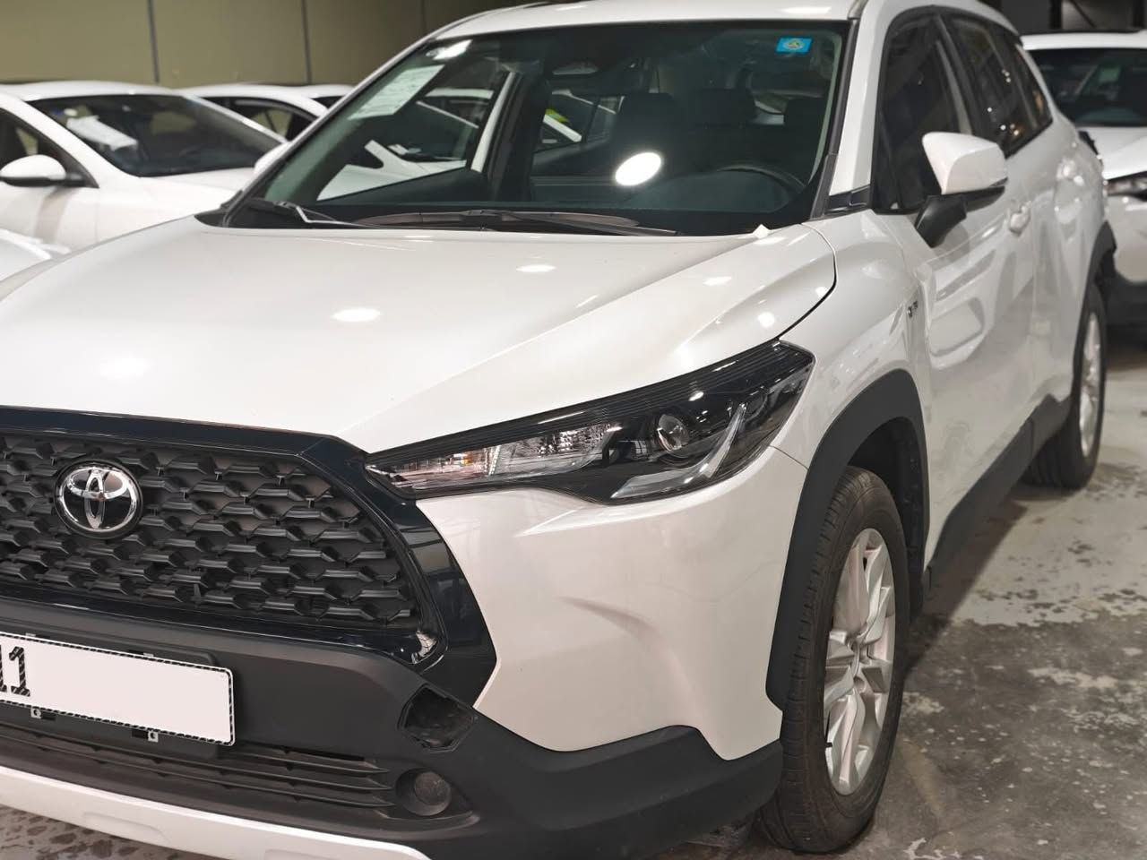 تويوتا كورلا كروس موديل 2025  / داخل مخمل  السعر 27 مليون و500 الف دينار عراقي مرقم   ي + ناقل حركة CVT✅ ✅ جنوط قياس 17 إنش✅ مصابيح أمامية LED✅ دخول وتشغيل بصمة (عدد 2)✅ إشارات على المرايا الجانبية✅ تحكم كهربائي كامل بالنوافذ✅ مقعد السائق يدوي + مقاعد مخمل✅ تبريد أمامي وخلفي✅ فتحة سقف (سلايد) بانورامية✅ نظام مراقبة ضغط الإطارات TPMS✅ نظام رادار أمامي ومثبت سرعة✅ أنظمة سلامة متقدمة:• نظام تحذير التصادم الأمامي• نظام التوقف التلقائي• نظام تحذير الخروج من المسار• نظام البقاء داخل المسار✅ بلوجكترات + نظام ABS✅ منافذ USB-C
شركة الفرس ألأبيض لتجارة السيارات 🚗
☎***********
☎***********
 بغداد مدينة معارض البياع -الشارع المميز-مقابل كراج البياع 📍
لاستفسار يرجى الاتصال على الرقم:
☎***********
☎***********
