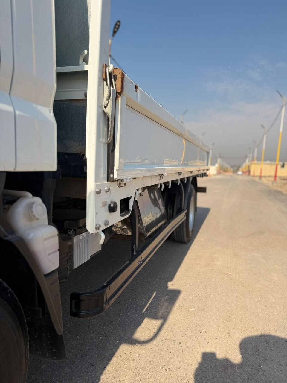 بسم الله الرحمن الرحيم السلام عليكم كنتر للبيع محسن موديل 2024 نضيفه السياره حلوه بيه ضربه مثل ماموضح بالصور الباقي كفاله عامه تجي وتاخذ ع الفحص السياره احله من الصور السعر 250$ وبيه مجال ابيع مستعجل الرقم *********** الرقم الثاني 0775000611
