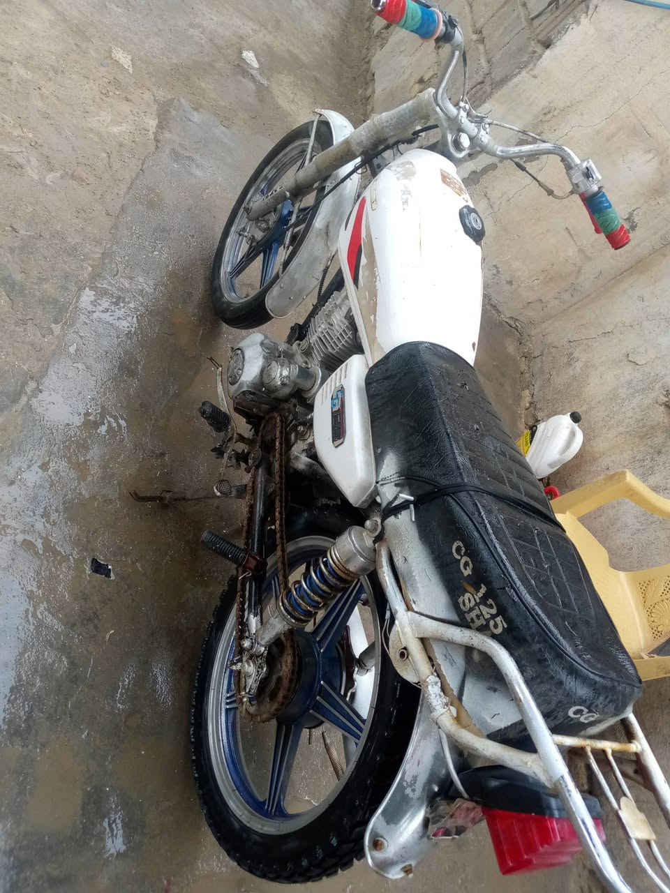 السلام عليكم دراجه للبيع 4كير كلك كلك  مكان دوايه 
‏‪***********‬‏ السعر 300
