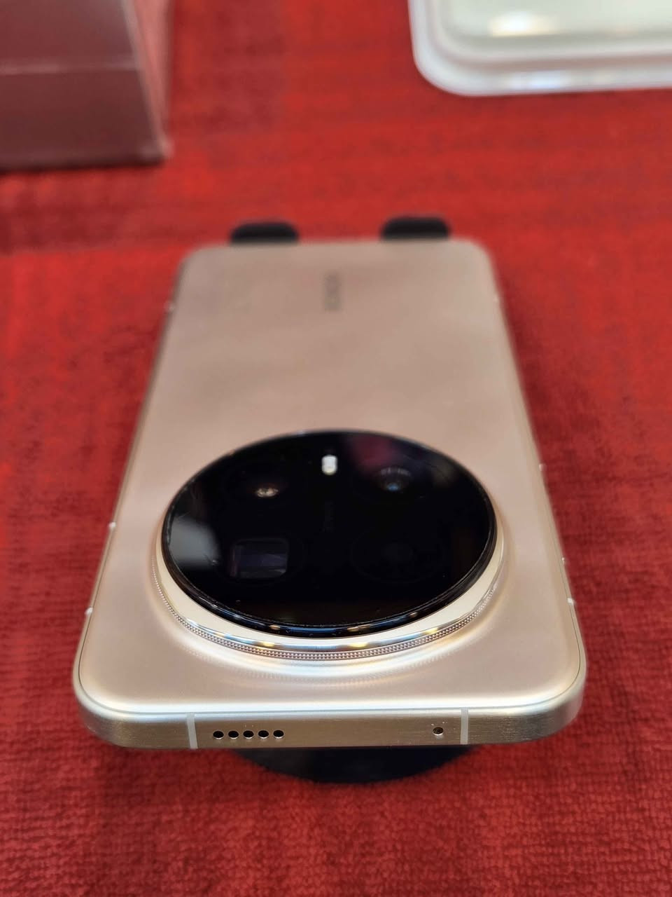 جهاز هونر ماجك8 برو - HONOR Magic8 Pro
جهاز لوك كسر كارتون من مدة شهر واحد فقط!
مو اخو الجديد... لا جديد وبحالة الجديد.
استخدمته و بدلت رآيها إلا آيفون وتعرفون البنات الي مطلعات صيدلة 😁
طبعاً وياه ملحقاته الأصلية كارتون بالچيس بعده، شاحن وكيبل وحافظته الشفافة + إضافة الهدايا الساعة الهونر أكتڤ فت إلي وحدها جديدتها ب200 و حافظة اضافية اصلية مالات شركة هونر،
هذني الهدايا ما مفتوحات أساساً من علبهن بعدهن بلواصق الشركة.
جديده بالوكالة 1,450,000 و احنا رايدي 1,350,000 وبي مجال إن شاء الله.
عنوان واسط/الكوت/الحي و موجود توصيل لكل العراق الحال, واسط


**إذا كنت صاحب هذا الإعلان وتريد حذفه لأي سبب، رجاءا أرسل رسالة إلى الدعم الفني**