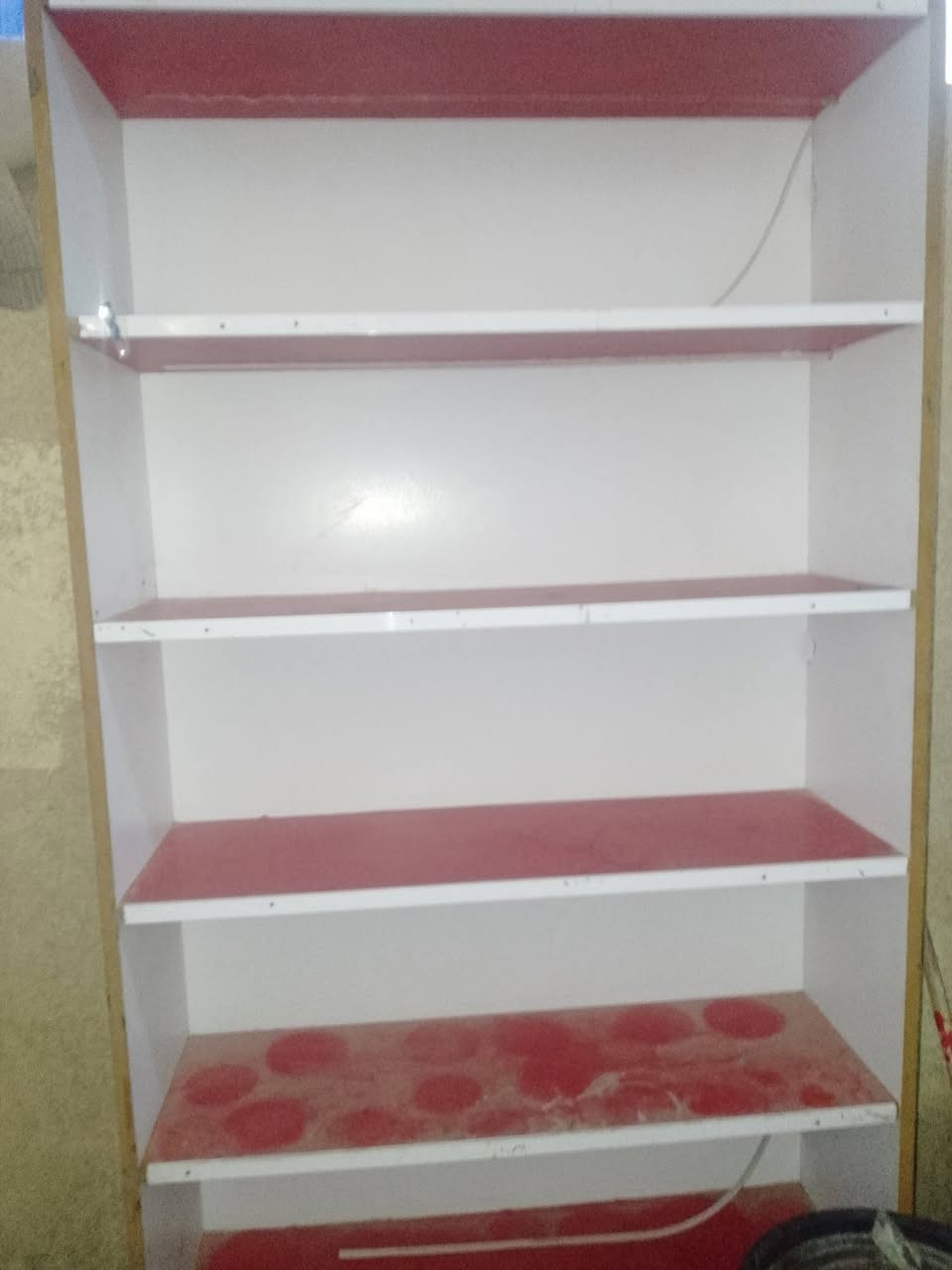 ميز بي رفوف 7 خانات حتى انارة بي
***********
العنوان العزة الجديدة شارع الكراج مقابل مكتبة الاصدقاء
