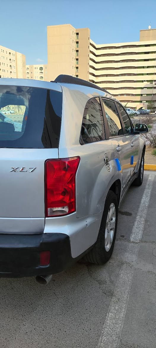 التفاصيل داخل الصور
