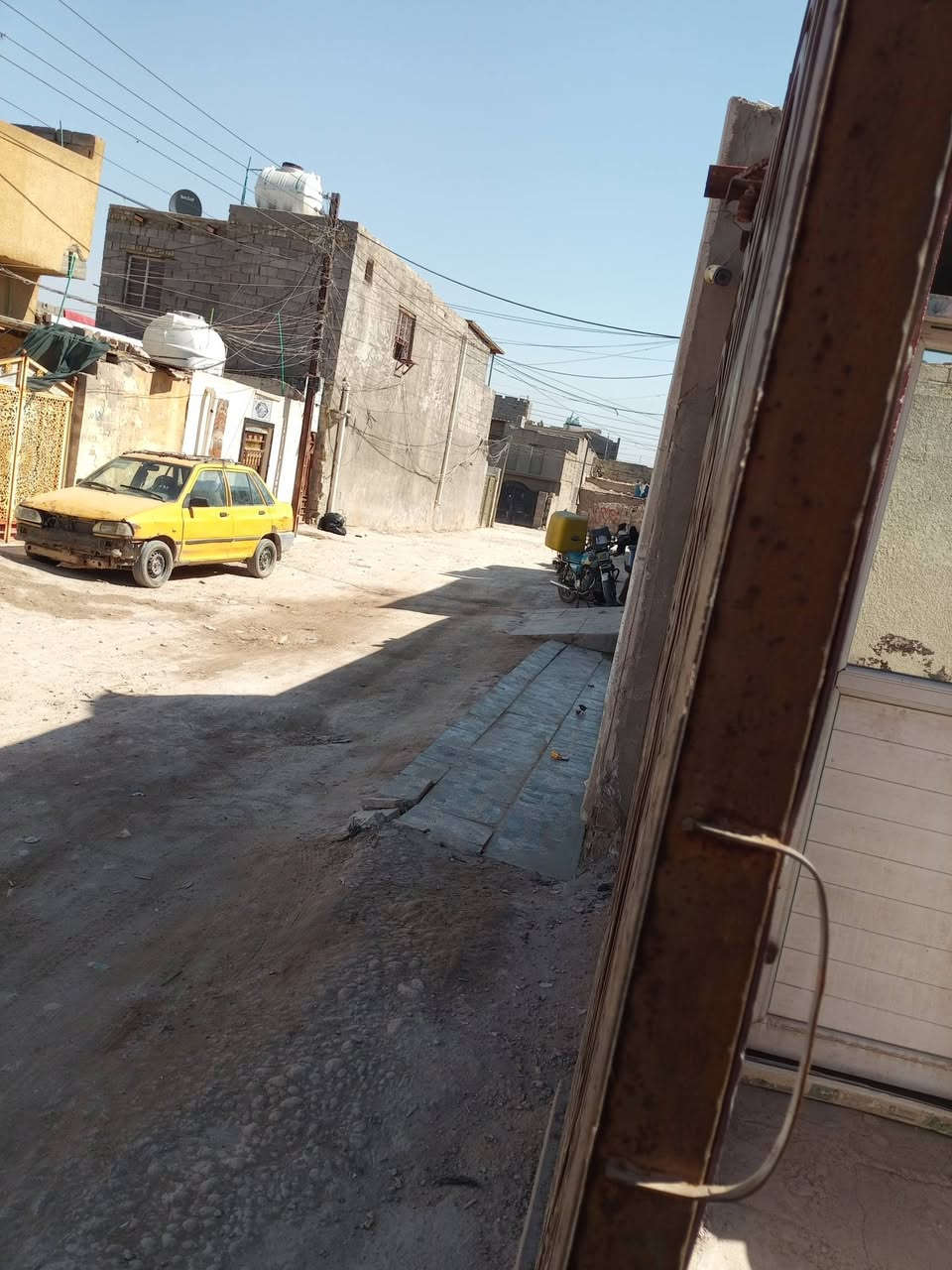 بيت ١٠٠ متر
بناء سنة 2022
كامل مي كهرباء حتة ماطور وتانكي وسخان بي
الرشاد شارع التانكي بفرع افران الزهراء 
الاتصال عالرقم ***********
