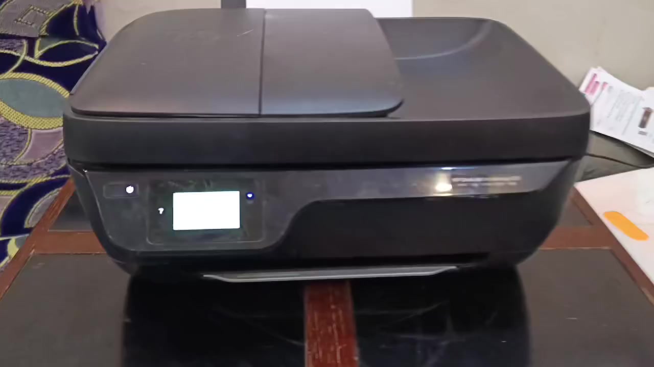 السلام عليك 
طابعة من نوع اج بي ٣٨٣٥ ملون. 
 (hp 3835) clear. 
كاترج حقن بدون منضومة. 
كاترجاته متوفر. 
اسكنر واضح وجيد وشغال. 
شاشة الطابعة لمس وتدعم جميع اللغات وبالاخص العربي.  
الطابعة حليوة ومال بيت.  
مابيها اي عطل. 
تجيك الطابعة مغلفة ووياها احبار + توني مبدل الكاترجات ثنينهم ب20 تجاري،  اما الاصلي ب40 للثنين. 
حبرها متوفر وبكفيك 5000 ورقة 
وبي سعرين بـ 7,000 و 10,000.
السعر ب(((((75,000)))))) الف. 
وبيها مجال للطيبين وتوصيل متوفر لجميع محافظات العراق.
م ***********
