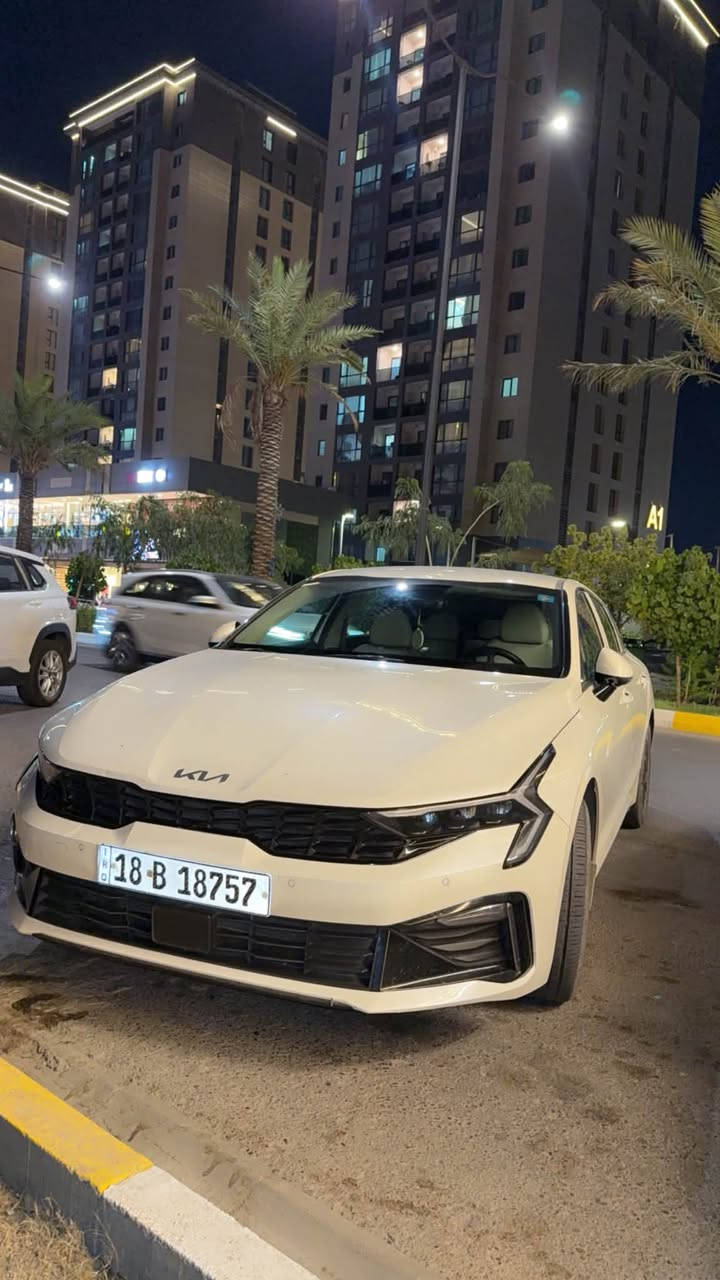 K5  موديل ٢٤
شكل ال٢٥ 
خليجي ماشيه ٦٠ الف مكفوله من الصبغ بيه بي دي ار على كد شبر سياره مواصفات فول عده الفتحه تحويل ثاني يوم 
سعره ١٨٨ وبيه مجال بسيط 
رقم بابل ومكاني بابل ***********
