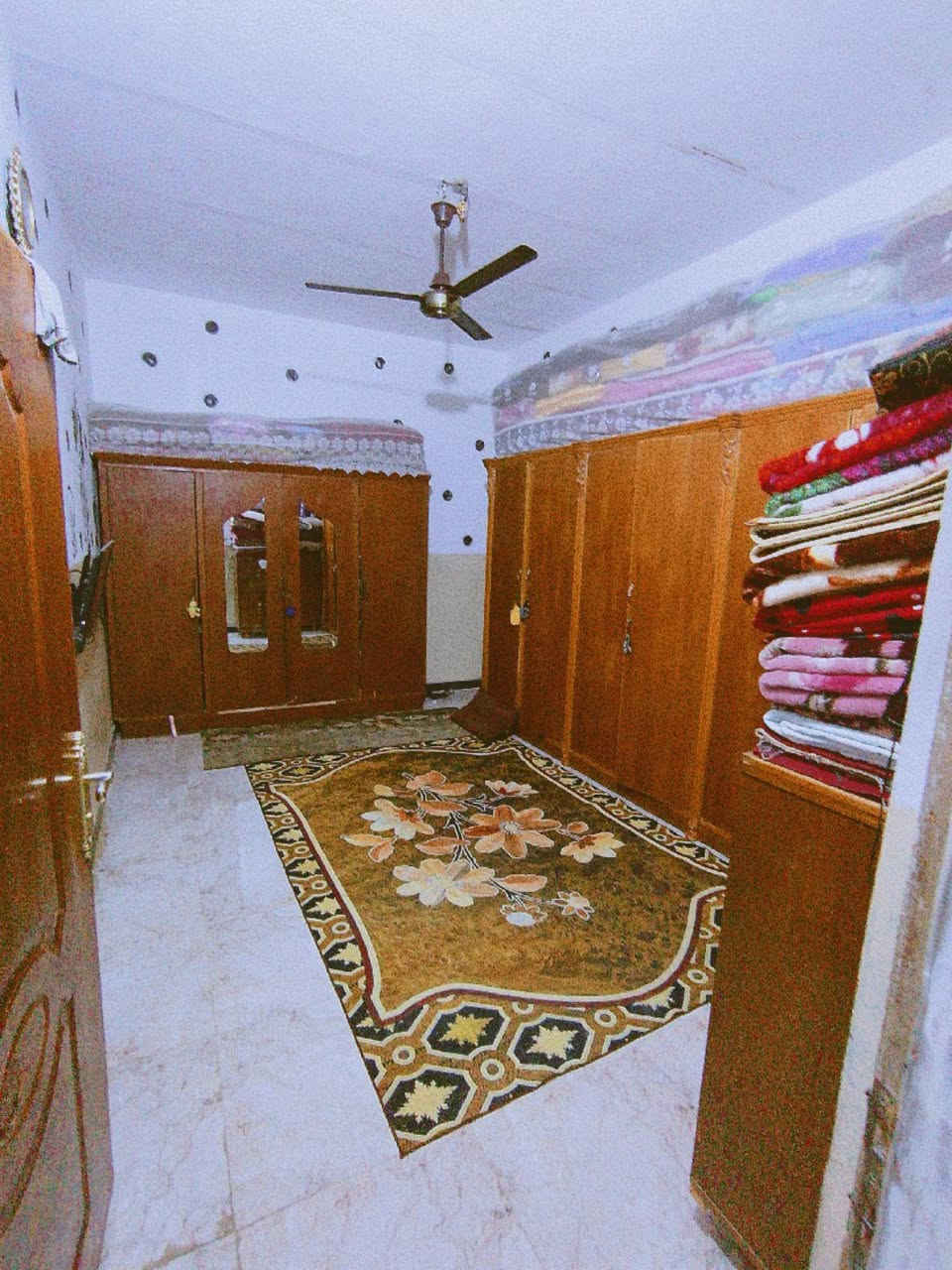 السـلام عليكـم
دار للبيع..
العنوان: في حـي الرحمه الثانية مقابيل محمد ابو التنكر  كامل الخدمات م 100 متر مربع 
.. يتكون من استقبال وغرفه وصالـه ومطبخ وصحيات ومخزن... 
الرقم: ***********
الاستفسار خاص رجآء رجآء...
