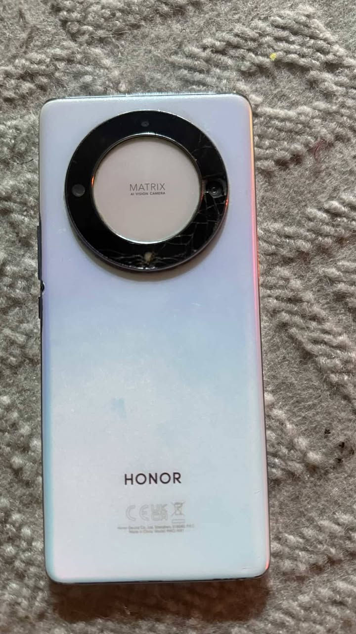 هونر x9a 5G ذاكرة ١٢٨ عشوائية 8+5 مواصفاتة معروفة كسور مثل ماموضح بصورة بس كلشي مامئثر بلمس رقم*********** ب ١٠٠
