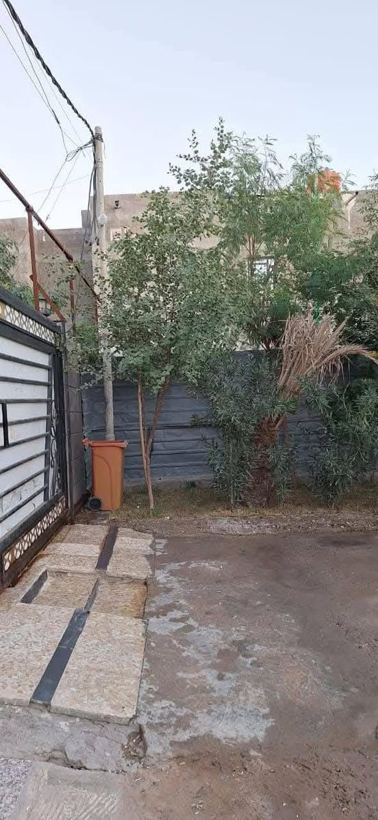 السلام عليكم 🌿
 دار للبيع فيه النعمه مقابيل جامل الرسول الاعظم طابو زراعي عراقي مساحه 200م وفضله مال نهر 50م يحتوي عل استقبال صاله غرفه مطبخ كراج حديقه صحيات خارجيه وداخليه سعره 140 وبيه مجال اي استفسار اتصال او واتساب ***********
