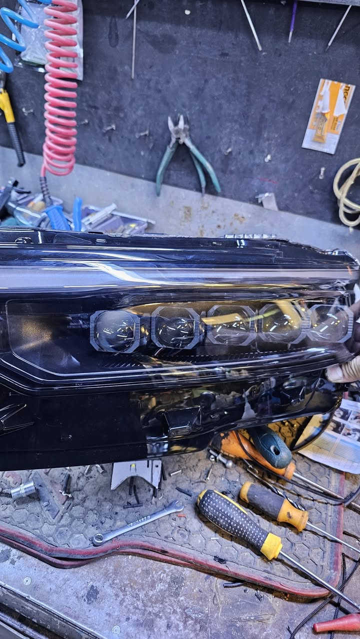 السلام عليكم👋
للتواصل *********** بغداد العامرية نهاية شارع المضيف
  من اعمالي المميزة والانيقة🎖🏅🥇
------------------------------------
تركيب ١٠ عدسات مني ماتركس على مازدات جيب موديل ٢٠٢٣ اتمنى يعجبكم🌹
