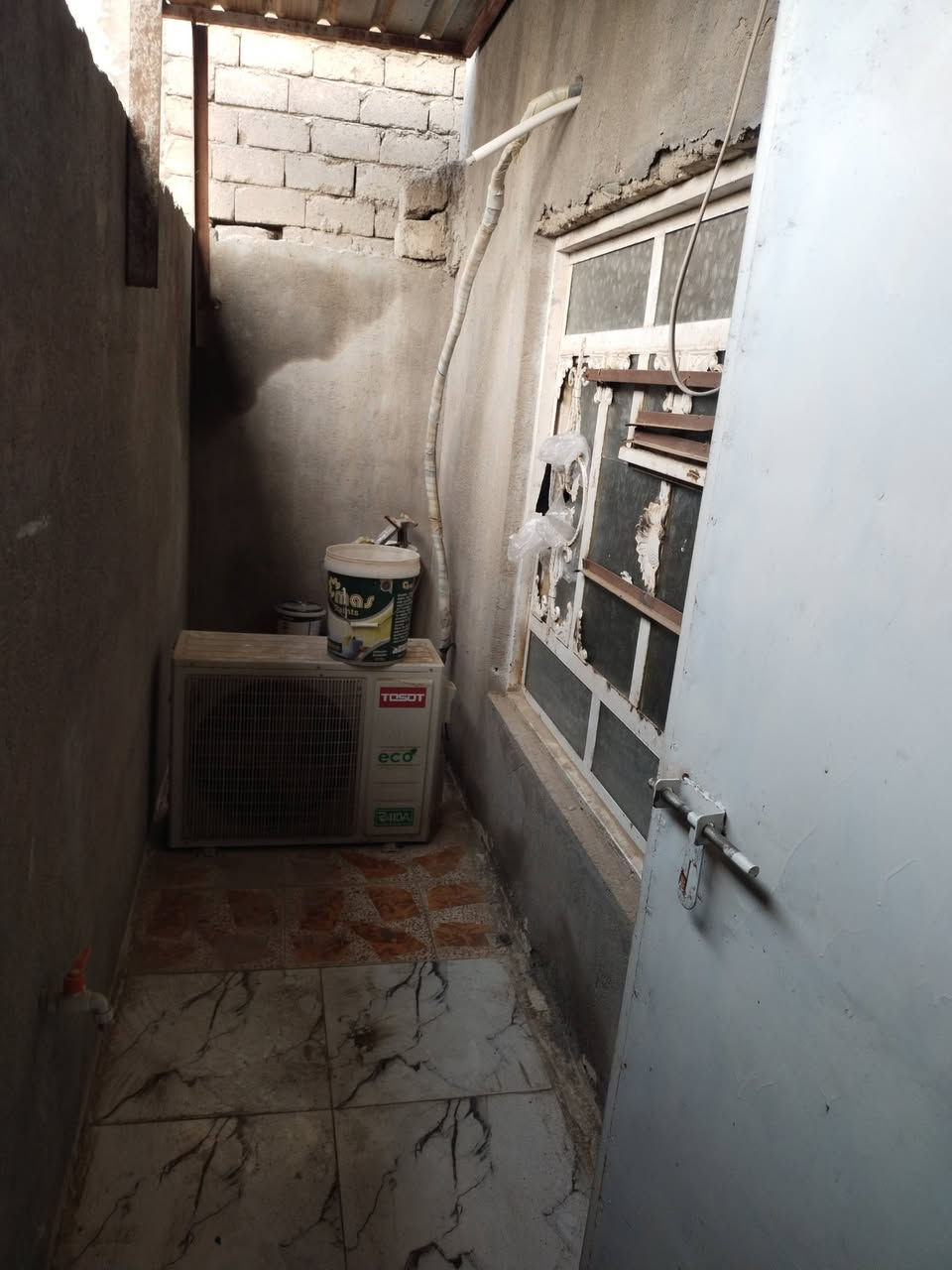 بيت للبيع طابقين غرف 4
صالة 3 مطبخ 
براني صحيات داخليه و خارجية 
البيت عگادة رباطات 2 
مساحة البيت 250 متر
حي غرة الصوب الكبير  السعر 120 وبيه مجال 
للاستفسار ***********
او مراسلة الصفحه
