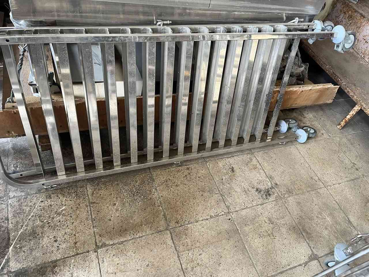 للبيع: عربات ستانلس ستيل (صناعية) ⚙️
عربات تجفيف صواني جديد غير مستعمل ، مصنعة من الستانلس ستيل الأصلي.
• ✅ الاستخدام: معامل حلويات، أغذية، أو أدوية.
• ✅ المواصفات: هيكل قوي، عجلات دوارة، ومستويات متعددة
📍 الموقع: بغداد باب الشيخ 
📞 للاستفسار: ***********
***********
