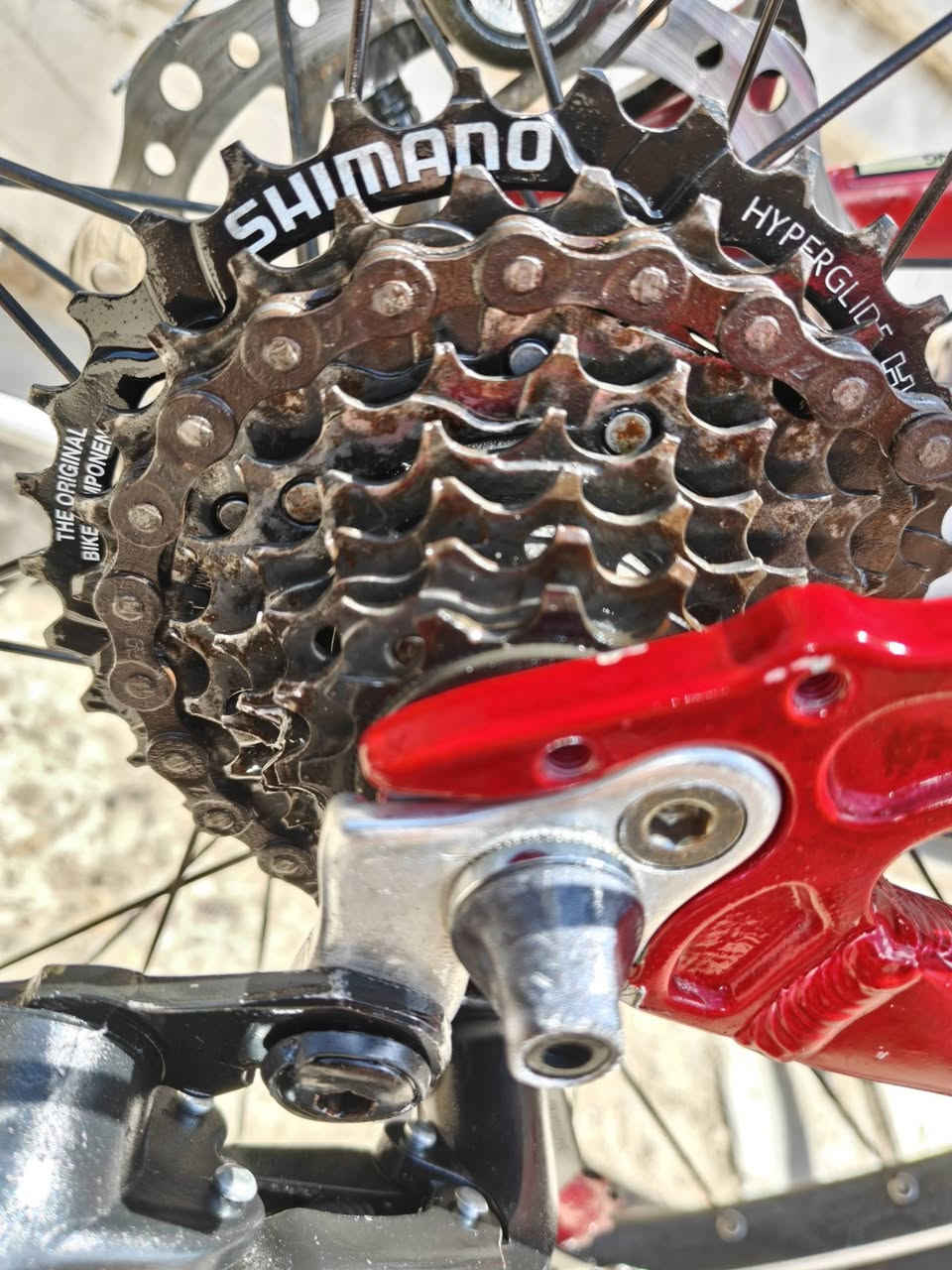 KSH USA  امريكي 
حجم 29 سايز S 
دبل ثكيل وخفيف 
تايرات MTB  
Speed 3×8 
بوري كاربون فايبر  
جاملغات ورقية ماركة
بريكات دسك 
سيت كروب شيمانو
ويالة بيم كوك شفت
جرس اصلي 
فريم المنيوم وزنة خفيف 
السعر 275 بغداد شعب شارع الصحة ***********
