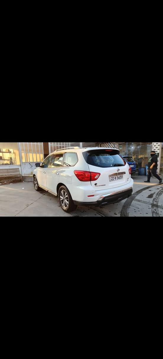 نيسان بايثفاندر موديل 2017  رقم اربيل بسمنه 
فول مواصفات جاهزه من كل شي 
1 دواخل جلد 
2 جنطه شفط 
3 اربع كامرات 360 
4 تدفئه بالكشنات والاستيرن
5 رادارات 
وبعد بيها هواي مواصفات 
ماشيه 134 للبيع ب 138 للاستفسار  *********** عمارة, ميسان
