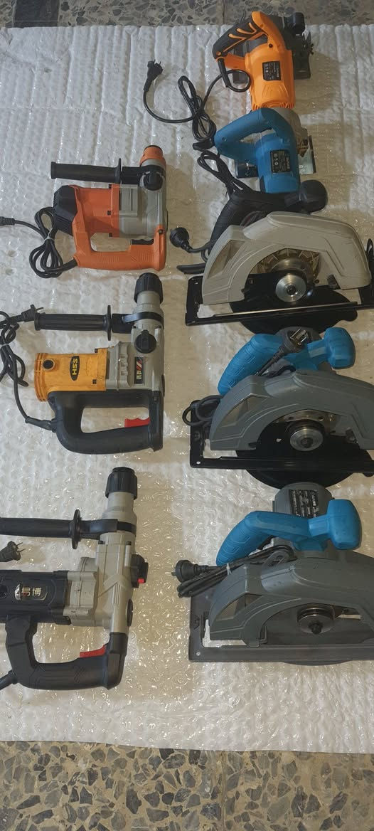 عندي هاي شروة كامله تنباع ٨ قطع مثل ما موضح بالصوره ومقطع الفيديو سعره ٣٠٠ الف كلهن شلع بضاعه باله استراليا اصلي نظيفه جدا شرط الشغل لا مفتوح ولا مصلحه بلاديه للإستفسار الاتصال على الرقم *********** او على الخاص
