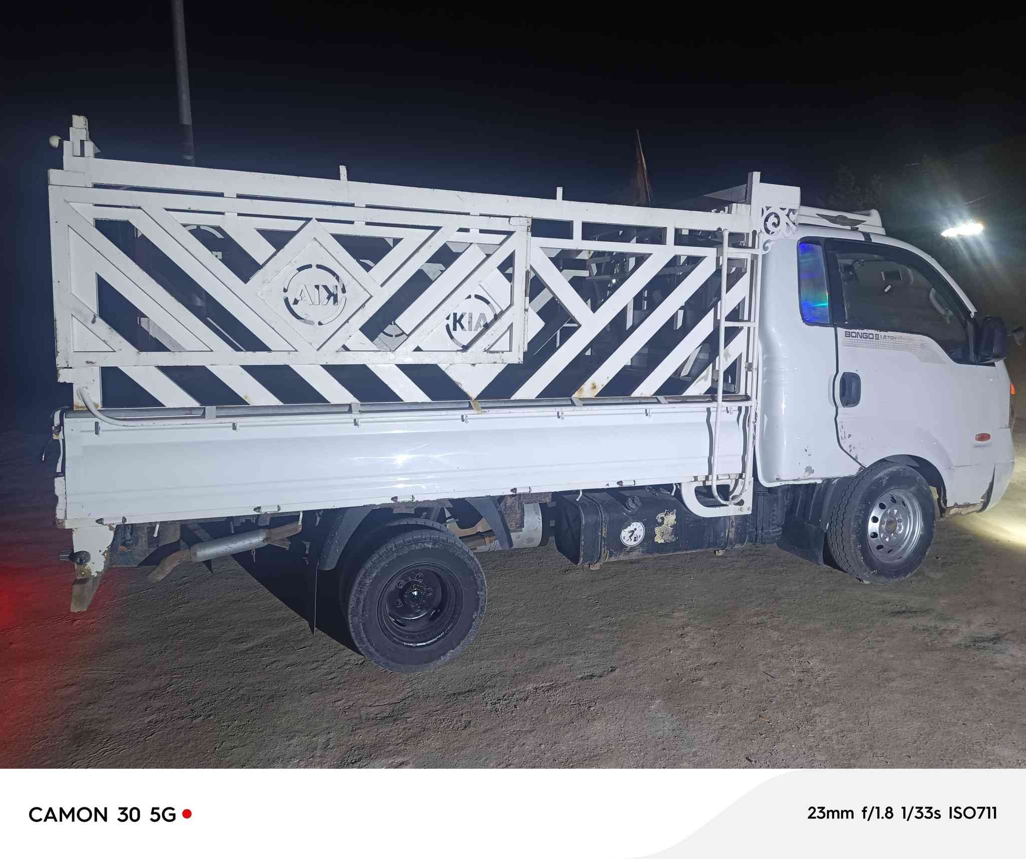 كيه 2011 ابلادي رقم بصره تاير 13 بيها خيط تبخير سعرها 85 مكان السياره سوق الشيوخ رقمها انكليزي راح استلمه ***********
