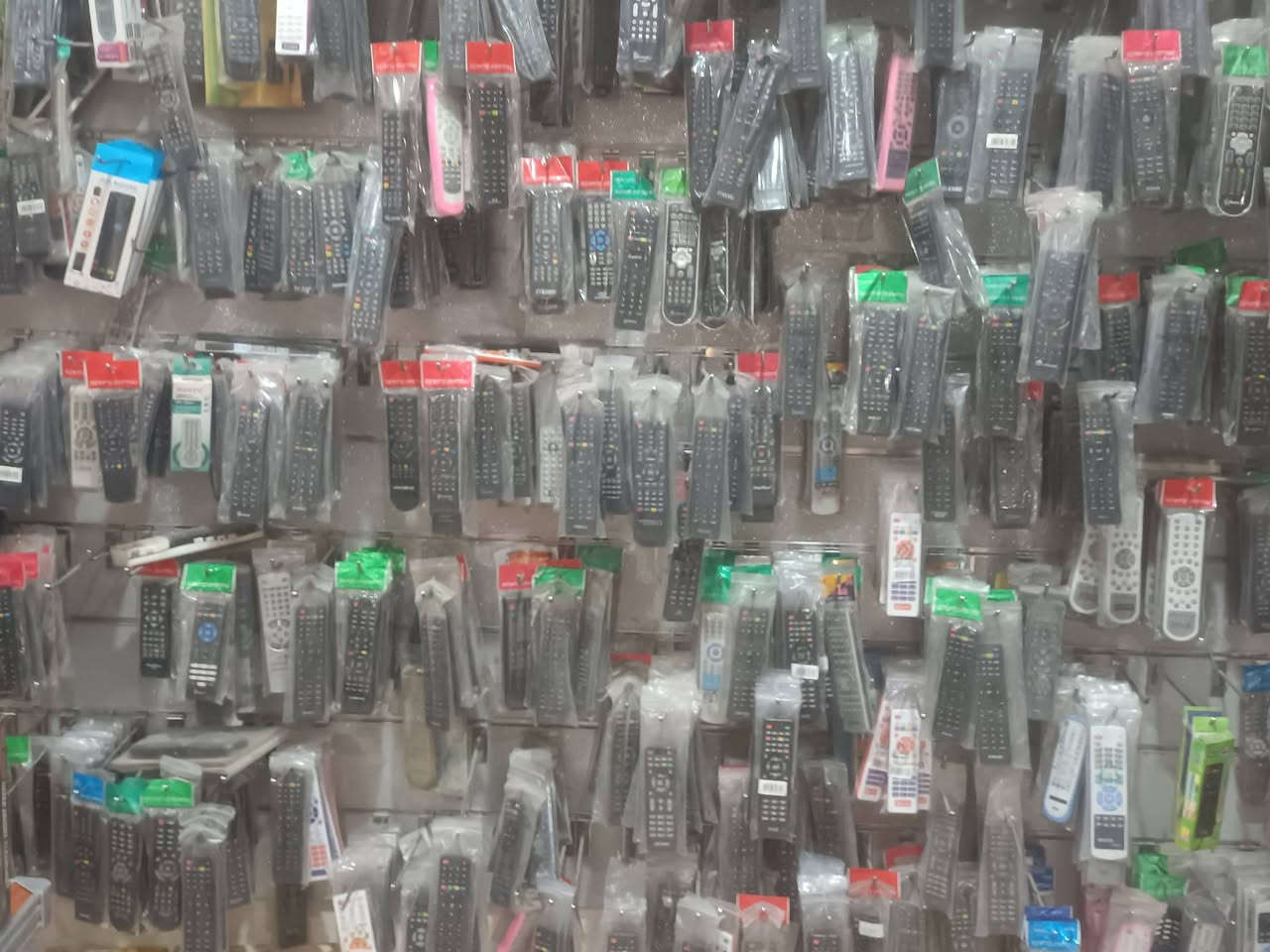 يعلن مركز القمه للموبايل
عن توفر لدينا جميع انواع الريموت البلازما والستلايت 
عنوان المحل بلدروز شارع المسعوديه اسم المحل القمه للموبايل 
ملاحظه يوجد خدمه توصيل محافظات 
بإدارة وإشراف
محمد ابراهيم      سيد حمزه سبتي النداوي


**إذا كنت صاحب هذا الإعلان وتريد حذفه لأي سبب، رجاءا أرسل رسالة إلى الدعم الفني**