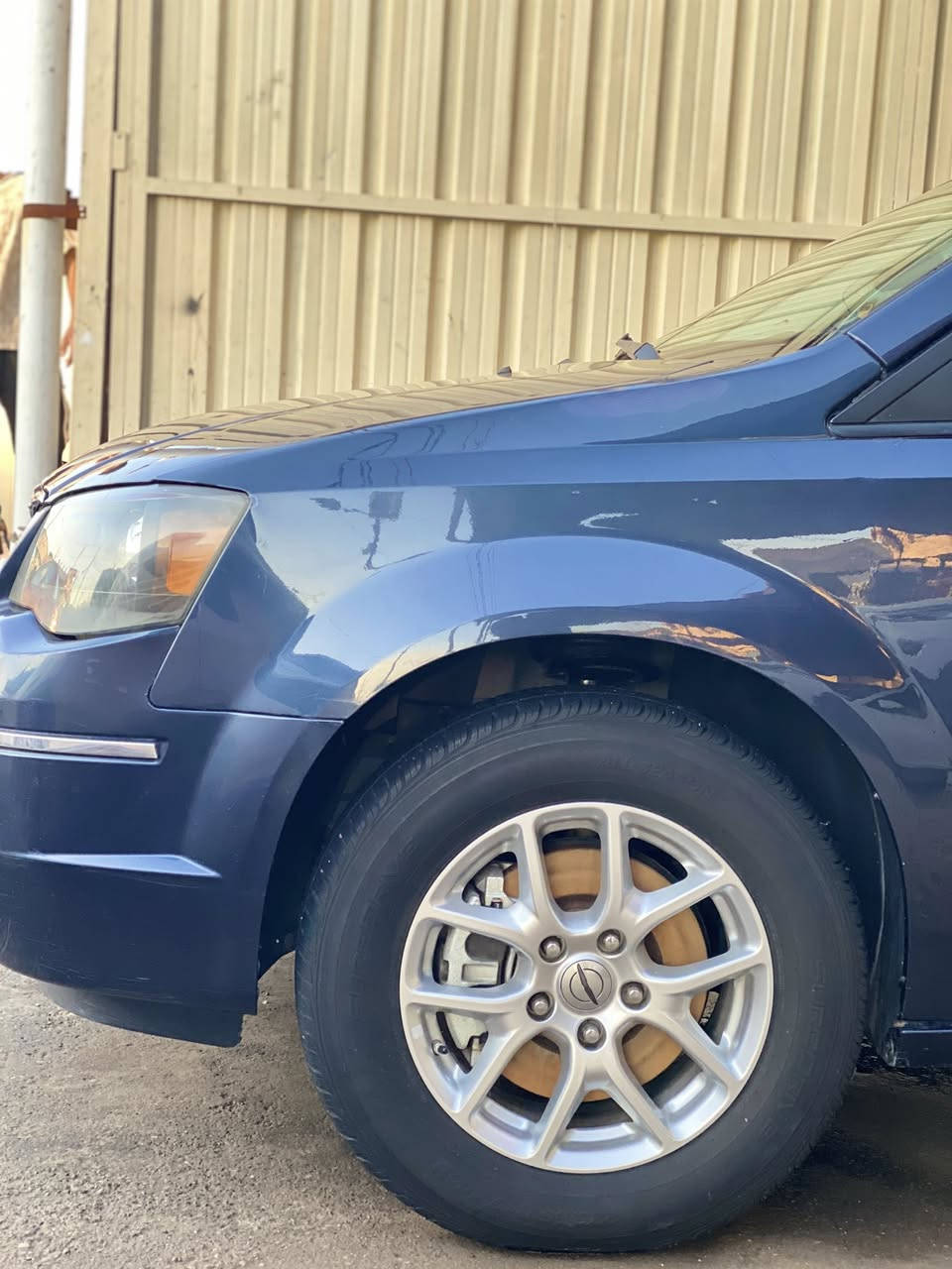 السلام عليكم
_ گرايسلر 2008 للبيع طابه كلين ماشية 160 بدون لاضربة ولاصبغ بس هنا صاير بيها صبغ جوة التريشة مال باب السائق أثر شخط بجم كبس رقم بغداد بسمي الجديد فول مواصفات للأخير 1/1 مكفولة مكينة وكير 3,300 صدر خلفي وأمامي كله جديد تخم تاير
بيبان والصندوك كهرباء 
بيها كشنات جلد اسود مال 2020 
وبيها ويالة مال باسفكا 2023 
والفجوج الحجم الكبير 2 بستم 
لايتات عدسات زرع نهار 
حساسات خلفية 
يدات ومري نيكل 
ومابيها اي نقص ومامتعوبة سيارة جديدة مكاني بغداد الحسينية للأستفسار: ***********
السعر : 130 وبيها مجال قليل
