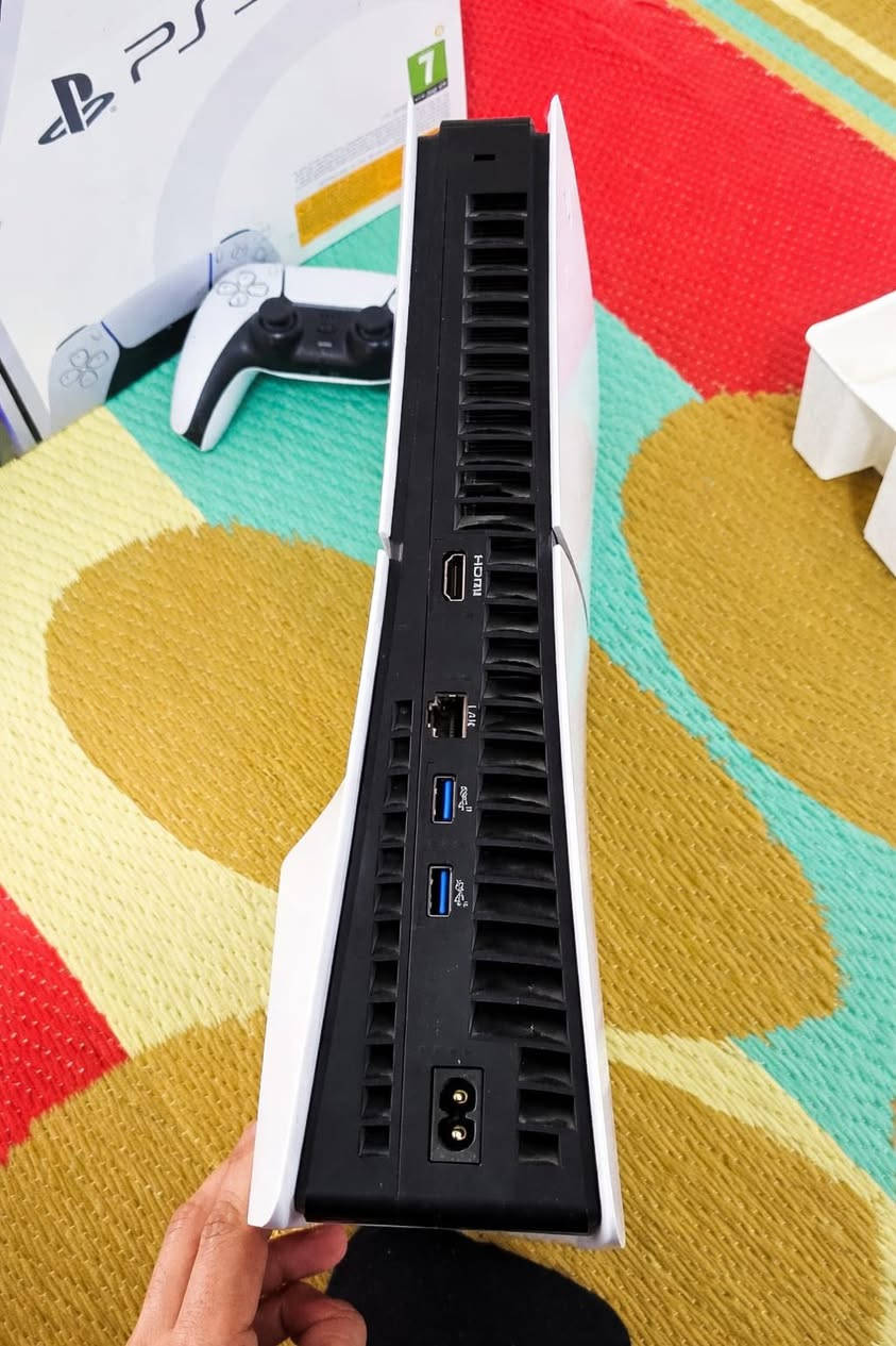 �🎮 بلايستيشن 5 سلم – جديد بالكارتونة 🎮🔥
اوربي  ذكرته تيرا 
جديد بالكارتونة، غير مفتوح، كامل ملحقاته الأصلية �/متوفر توصيل كاافه محافظات+++متوفر جوستكات اصليه فور وفايف


**إذا كنت صاحب هذا الإعلان وتريد حذفه لأي سبب، رجاءا أرسل رسالة إلى الدعم الفني**