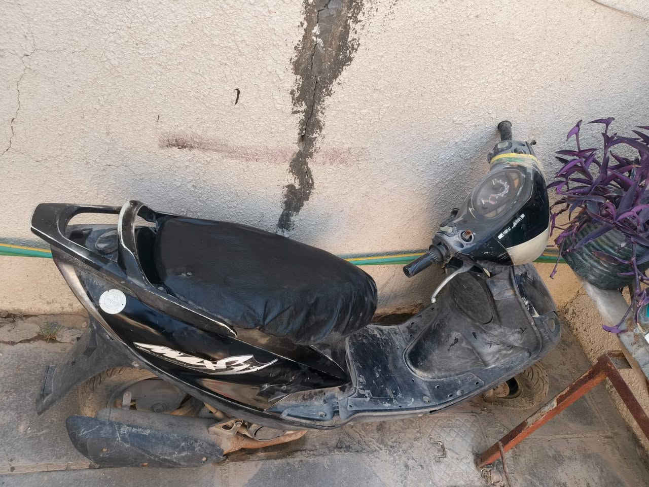 السلام عليكم ماكس ثعلب ١٤٠ دراجه جانت شغاله وخير من الله بس انتركت صارلهه ٦ اشهر ابيع كوم حديد سعر ١٧٥ وبيهه مجال مكاني غزاليه شارع البداله
***********
