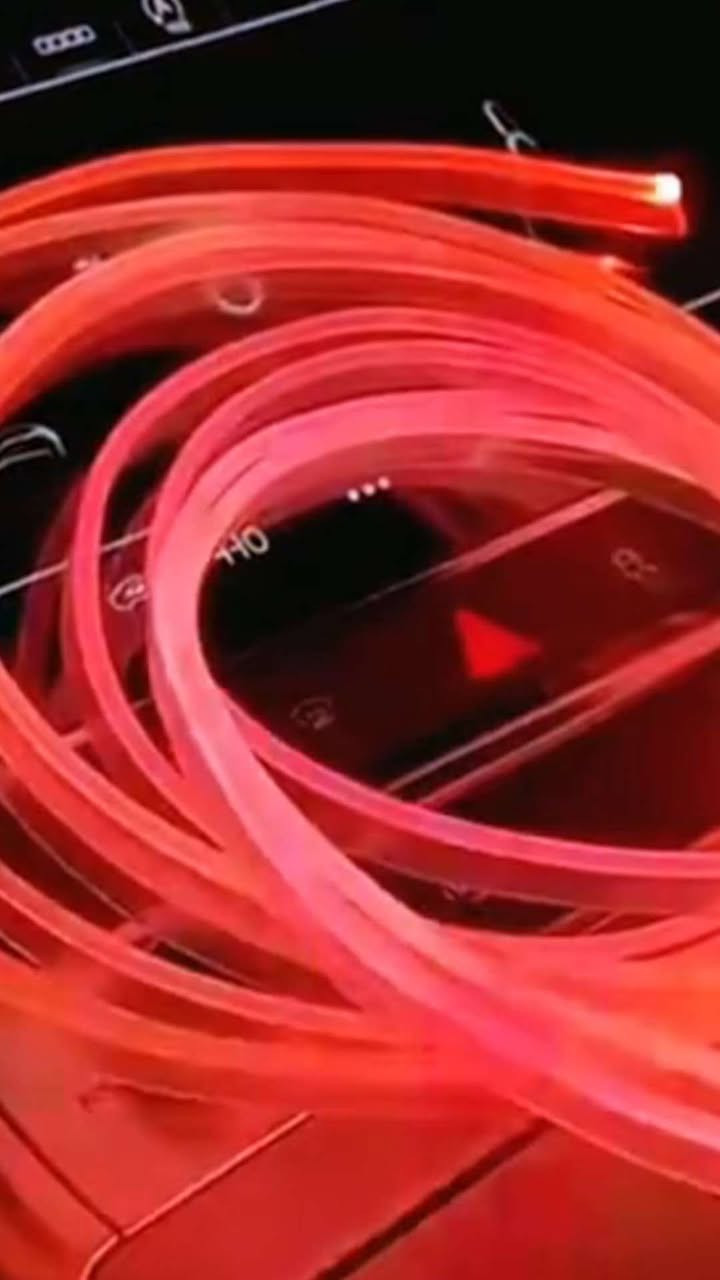 عروض عروض رأس السنه 😍

إضاءة نيون للسيارة لوحة القيادة (الدشبول)

الاستخدامات:

تزيين لوحة القيادة (الدشبول) وإضافة لمسة جمالية عصرية للسيارة.

إضاءة محيطية تضفي جو مميز أثناء القيادة ليلاً.

مناسبة للرحلات، المناسبات الخاصة، أو لمن يحب التميز داخل سيارته.

المميزات:

شريط إضاءة نيون بطول 3 أمتار لتغطية واسعة.

يعمل عبر USB، سهل التوصيل والتشغيل.

يدعم 7 ألوان مختلفة: أحمر، أخضر، أزرق، أصفر برتقالي، أبيض، أزرق ثلجي، وردي بنفسجي.

استهلاك طاقة منخفض (2 واط فقط) مع عمر افتراضي طويل يصل حتى 10,000 ساعة.

مرن وسهل التثبيت على أي جزء من السيارة.

مقاوم للماء بمعيار IP67.

محتويات الصندوق:

شريط إضاءة نيون بطول 3 متر.

سلك USB بطول 120 سم مع زر تحكم للتشغيل وتغيير الألوان.

وحدة تشغيل صغيرة.

ملاحظات:

أبعاد الغلاف: 15 × 10 × 5 سم.

يعمل على جهد 5 فولت USB.

نطاق حرارة التشغيل: من -20° حتى +60°.

التوصيل بغداد 3 الاف باقي المحافظات 5 الاف

السعر: تواصلو مع ***********
