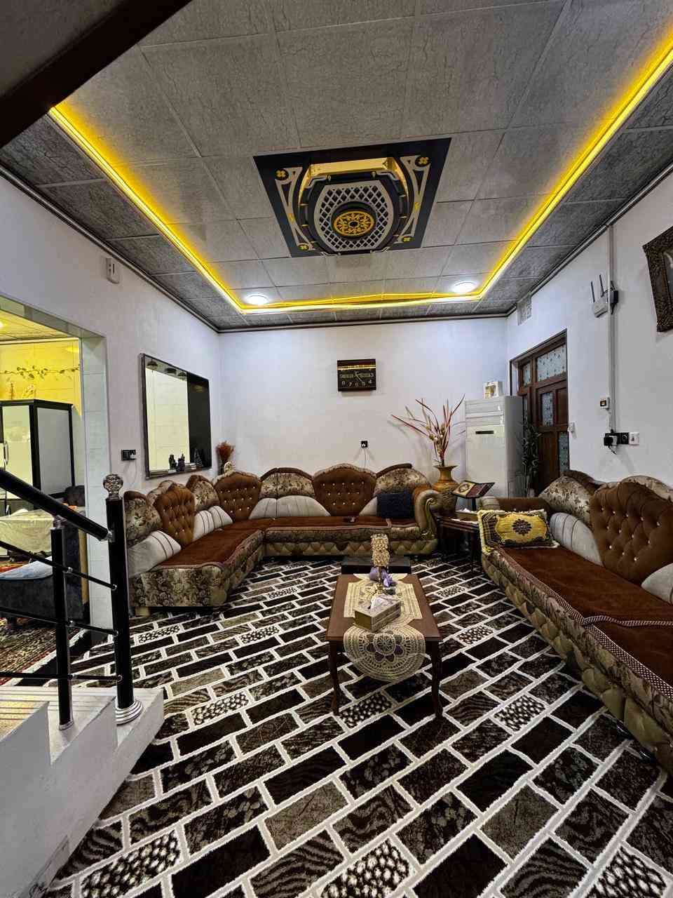 كود ( 351 ) ر
السعر النهائي 100 مليون
دار للبيع في حي الكندي الثانية قرب جامع الدكتور مقبل
بستان ملك صرف
المساحة : 126 متر
الواجهة : 7 متر
يتكون من طابق واحد غرفة وهول ومطبخ حار وبارد وصحيات داخلي وخارجي وبيتونه 
وكراج 
 
لمعرفة كافة الاسعار يمكنكم الانضمام الى قناة التلكرام عبر 
الرابط ادناه : 
https://t.me/realestatemhnd
للاستفسار اكثر يرجى الاتصال على الارقام التالية: 
***********
***********
***********
 نستقبل عروض البيع والشراء والايجار في اغلب مناطق ساحل 
الموصل الايسر
 عنوان المكتب : الموصل حي الصديق بداية شارع 20 قرب مركز جباية كار مكتب مهند الحجيات
