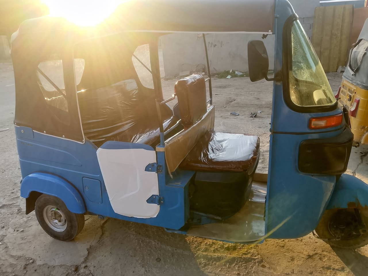 تكتك 21 رقم السعر 7400 الرقم *********** تكتك مكفولة من ضربة من صبغ بس الغد بيهة رشة
