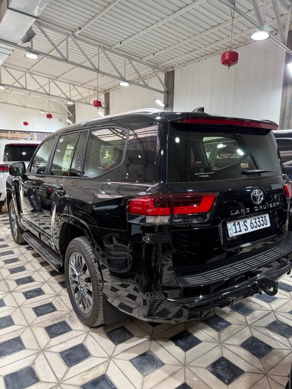 * لاندكروزر GXR لمتد 2025 زيرو بلاك ادشن ابواب شفط رقم بغداد كامل مغلفة ppf
* ⁠سعد العبيدي (7700637589)
* ⁠الموديل : 2025 ابواب شفط 
* ⁠الفئة: GXR / LIMTE بلاك ادشن
* ⁠السعر (116 - مليون) 
* ⁠اللون اسود رقم بغداد مغلفة ppf
* ⁠العدد (زيرو)داخل جلد (احمر واسود)
* ⁠محرك  6 سلند (4000) تنفس طبيعي
* ⁠رادار خلفي مانع تصادم امامي 
* ⁠لد شباك امامي ابواب شفط 
* ⁠دوسات جانبية نيكل 
* ⁠شباك امامي اسود بلاك 
* ⁠علامات البلاك الخمسة 
* ⁠كتابات اللمتد واللندكروز الاسود 
* ⁠اريل نفكيتر سبايدر شمعة
* دعاميات كت (لحاية) 
* ⁠ترايش ابواب نفخ ايرباك عدد (8)
* ⁠بصمة تشغيل بصمات ابواب عدد (5) 
* ⁠شاشة امامية كبيرة 
* شاشات خلفية عدد (2)
* ⁠كامرات عدد 4 (360 درجة) 
* ⁠فتحة سقف (سلايت) 
* ⁠كراسي الامامية كهرباء 
* كراسي الامامية تبريد 
* ⁠مقاعد (7) راكب دفع رباعي (4 * 4) 
* ⁠ثلاجة وسطية جنطة كهرباء 
* ⁠تبريد شاشة شاحن واير ليس 
* ⁠حساس امامي خلفي 
* ⁠مري طي كهرباء 
* ⁠وباقي مواصفاتGXR المتد المعروفة 
* ⁠السعر (115 - مليون) رقم بغداد
* بغداد - معارض النهضة - الشارع الثاني - شركة ذرى الخليج هـ(***********)