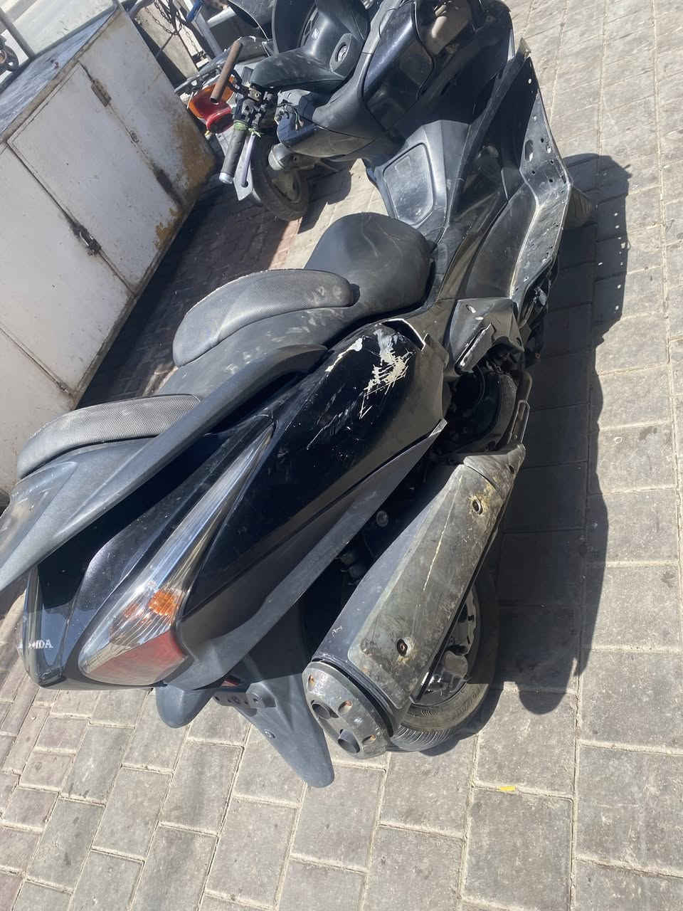 السلام وعليكم سلفرونج جيتي مكينة. ٤٠٠مكفولة كفالة عمة من فتح وي شي بدراجة دراجة جديدة برغي ما مفتوح بيهة دراجة ١١رون فقط كفرات سبعة ولشاير وتريشة موجودات ماشية ٤٠الف سعر٩٥٠مكاني حيطارق***********
