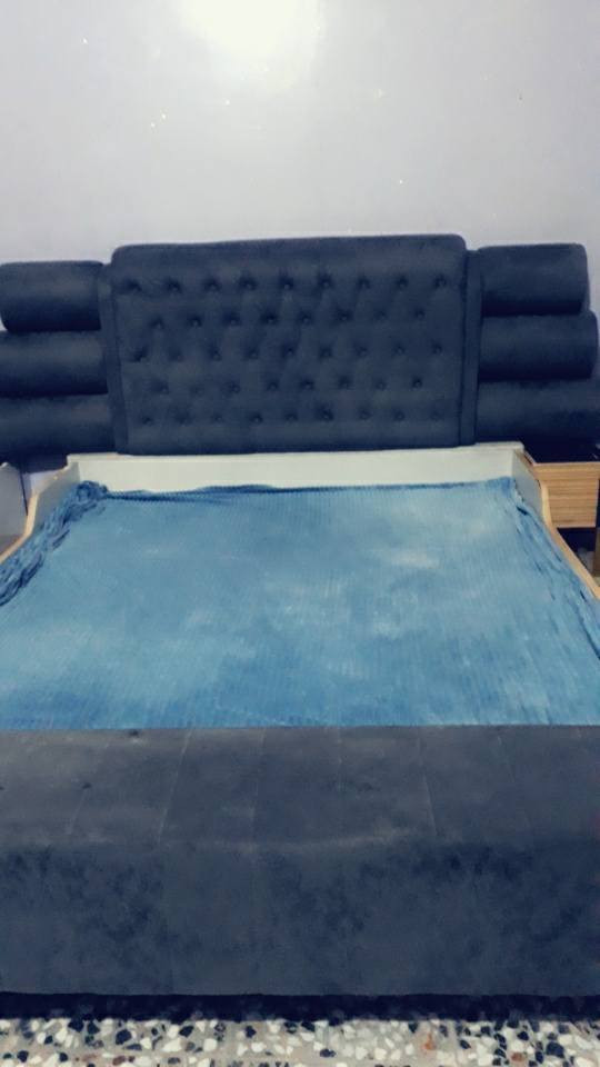 غرفه اخشاب ماليزي ثقيل مو من هذني العاديات اقسم ب الله شتريته ب 23ورقه بيه ضرر بسيط موضح بصوره حرك بسيط بس بالكشر وكولشي واضح بصور سعره مليون وربع وبيه مجال بسيط الشراي يراسلني واتساب *********** ويدلل
