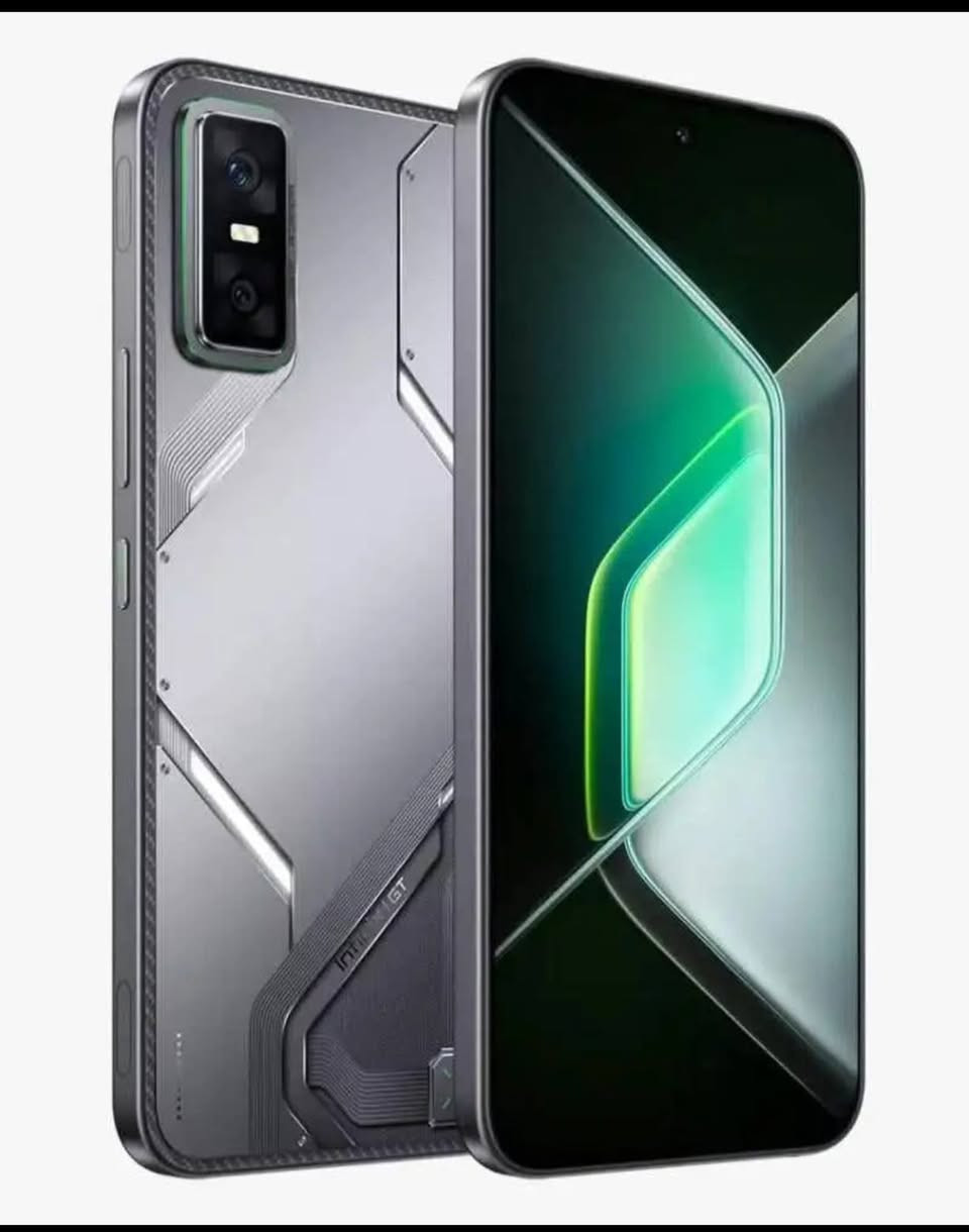 جهاز للبيع infinix gt 30 pro مستخدم قليل جداً اغراضه كامله وعله وضع الشركه ما مفتوحات سعره320وبي مجال حك جيتك مكاني بابل محاويل ‏‪***********‬‏
(مواصفاته)👇👇 
الشاشة: 6.78 بوصة، AMOLED، بدقة عالية، معدل تحديث 144Hz.
المعالج: MediaTek Dimensity 8350 Ultimate (4nm).
الذاكرة والتخزين:256GB تخزين.
الكاميرات: خلفية مزدوجة (108MP + 8MP)، أمامية 13MP.
البطارية: 5500mAh مع شحن سلكي 45W وشحن لاسلكي 30W.
نظام التشغيل: Android 15 مع واجهة XOS 15.
ميزات إضافية: يدعم شبكات 5G، سماعات ستيريو JBL، أزرار ألعاب، وإضاءة RGB خلفية مخصصة للاعبين ويشغل بوبجي 120فريم ثابت وضافه بي مغير اصوات حالين مفتوحات بي 5اصوات««بي ثلاث مودات للشحن كما موضح بل صوره»» 
للألعاب والتصميم:
الأداء: المعالج القوي يضمن أداء سلس في الألعاب الثقيلة.
تصميم: مستوحى من هواتف الألعاب مع تفاصيل مثل أزرار اللعب والإضاءة الخلفية.
