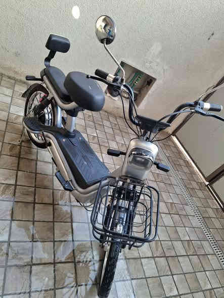 السلام عليكم ..دراجة شحن مستعملة للبيع
نفس الصور
خمس بطاريات
مستعملة لسنة واحدة
نظيفة جدا (للامانة البطاريات منتهية)

السعر (200) وبي مجال بسيط

رقم الموبايل / ***********
