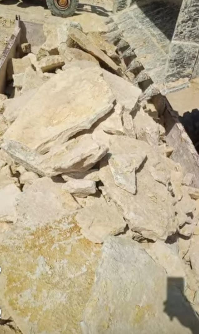 السلام عليكم حجر درجه اولى انسب الأسعار تحميل بالأيادي حجر النجف السن القويه  اتصل ودال ***********

