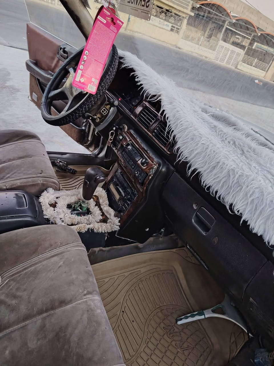 سلام عليكم
مارك عظم موديل ٩١  رقم قادسيه مشروع وطني سنويه  ل ٢٩ مكفوله كص وظربه ونقل حداديه جديده
سياره كاعده ومال جناي
مكان السياره نجف خان النص (حيدريه) *********** سعر السياره ٤٢ وبيه مجال
