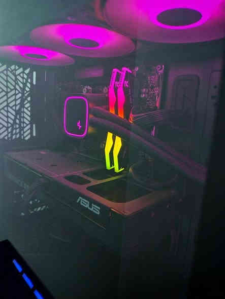 السلام عليكم pc  اشتريتها بمليونين جديده  مواصفاتها بالصوره
مستعمله فقط ٣ اشهر واستخدام قليل يعني باليوم و اشغلها ساعه لو ماشغلها اصلا

 بعدهي بضمانها من العالميه السعر مليون و٦٠٠ وبيها مجال وياها موس وكيبورد

 التواصل ع الوتساب فقط ***********
