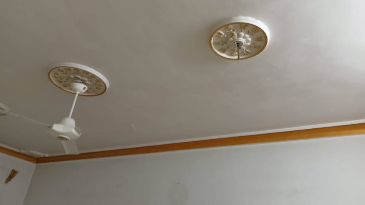 بيت300متر الايجار حي الصحه سايدين بانزخانه الحصود 
طابقين كل طابق4غرف ومطبخ وصحيات.ودرج خارجي وداخلي للطابقالثاني
امام الدار حديقة 400 متر للمنزل.
الاجار500 الاتصال على الرقم ***********
