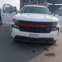 للبيع سلفرادو 2020  مكينه 8V بدي طويل  حادثها جاملغ خلفي طخه خفيف يعني...