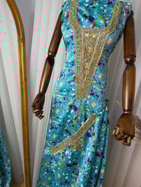 حرير ايطالي • شغل يدوي • ٣ متر ونص