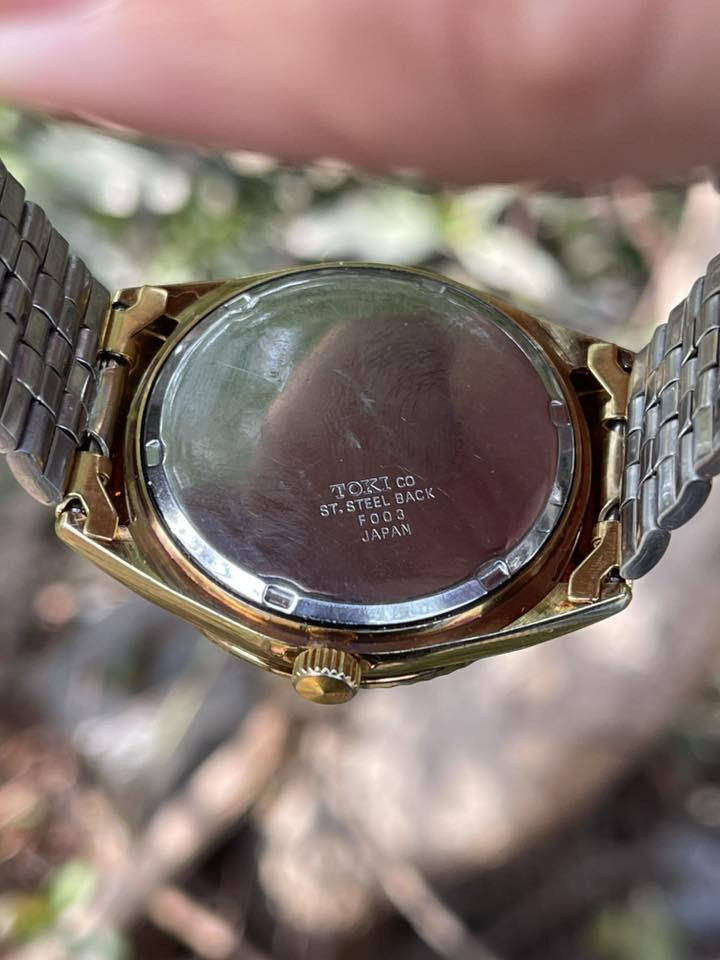 صباحكم احلى اجواء واحلي دزاين 👑 الياباني
ساعة ماركة TOKI ياباني اصل ختم سنل ستيل ب كامل 
بتصميم كلاسيكي مستوحي من طراز الرولكس 
قطر 37 رائسي  عرض منذف تاريخ 📅 
👑  عنواني بغداد الدورة يوجد. توصيل 🚚 بغداد ولكل العراق 🇮🇶 

***********
