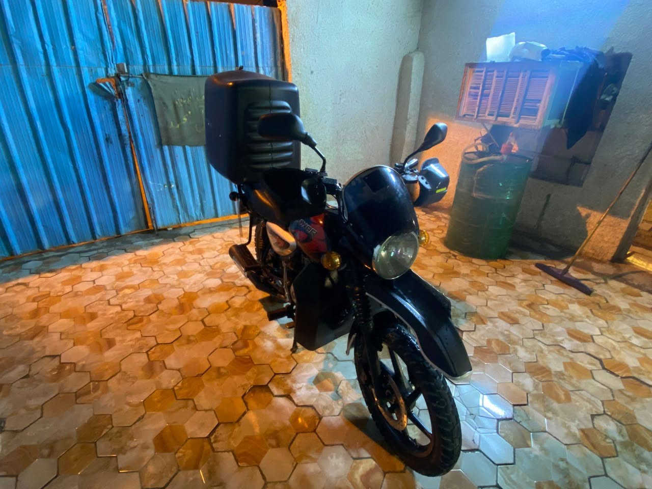 السلام عليكم درجه بوكسر مرقمه موديل 2023 ماشيه 21 الف مكفول مابيه نقص عل فحص أريدها 2500 مليونين ونص مكاني مدينه الصدر ***********
