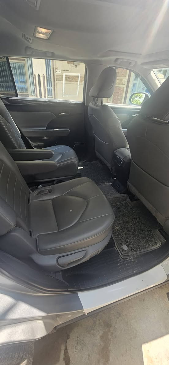 سلام عليكم هايلندر للبيع 22 فول مواصفات XLEمحرك 6سلندر كشانه في اي بي تحكم ستيرن قياده ذاتيه  نقطه عمياء  ردار جانبي  مانع تصادم  رقم بغداد دولي بسمي. حادثه جاملغ ايمن. وشويه براس البنيد  جنطه كهرباء تخم تايرات  اللون سلفر وبعد الهوايه مواصفات   السعر.285 وبيها  مجال   للاستفسار هاتف @***********
