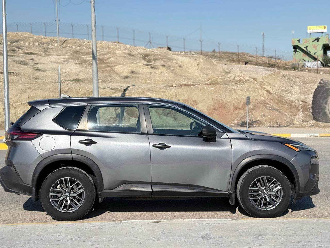 للبيع: نيسان روج 2021 وارد أمريكي
NISSAN ROGUE 2021 — S
 اللون: رمادي
 المسافة المقطوعة: 110 ألف كيلومتر
 المحرك: 4 سلندر / بسعة 2.5L
 ارقم أربيل جديد
 ابصمة تشغيل
 شاشة كبيرة مع شاشة أعطال
 كاميرا خلفية
 رادار أمامي تحديد مسار / رادار جانبي نقاط عمياء / رادار خلفي التحذير من الاصطدام
 نظام الكبح التلقائي (رادار شحط / بريك تلقائي): أمامي وخلفي لحالات الطوارئ AEB / RAB
 الحساسات أمامية وجانبية وخلفية
 أنظمة القيادة: Eco / Normal / Sport
 تحكم ستيرن
صبغ كم قطعة بيها ابيعها حزام و شبر بالسقف من الامام للجمالية فقط .
حادث خفيف جدا مصبوغة بامربكا للجمالية .
رقم الشاصي 5N1AT3AA2MC755168
السعر 155 ورقة دهوك, العراق


**إذا كنت صاحب هذا الإعلان وتريد حذفه لأي سبب، رجاءا أرسل رسالة إلى الدعم الفني**